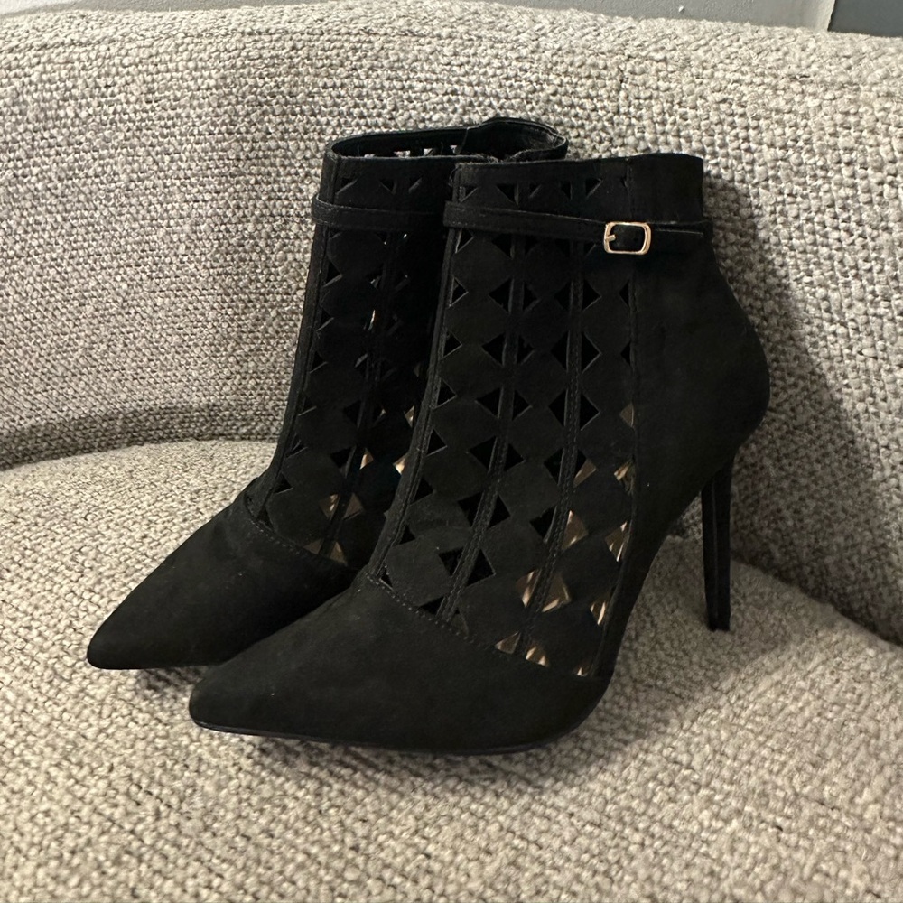 Ankle Heel Booties Pointed Toe Stiletto Faux Suede 8.5 Black Cutout Gold Buckle - Picture 6 of 11